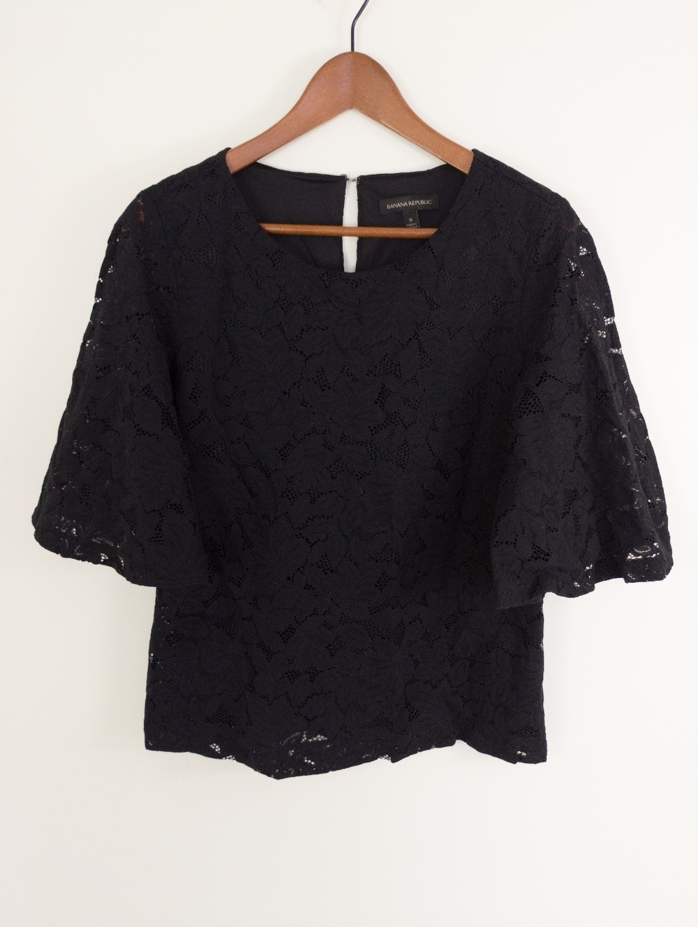 Banana Republic Black Lace Flutter Sleeve Top Size Small
